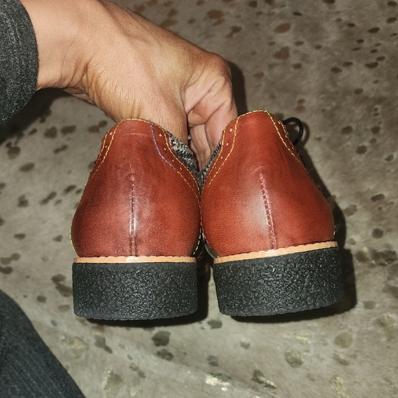 Stylish Plaid Flats with Black and Brown Accents - Picture 4 of 9